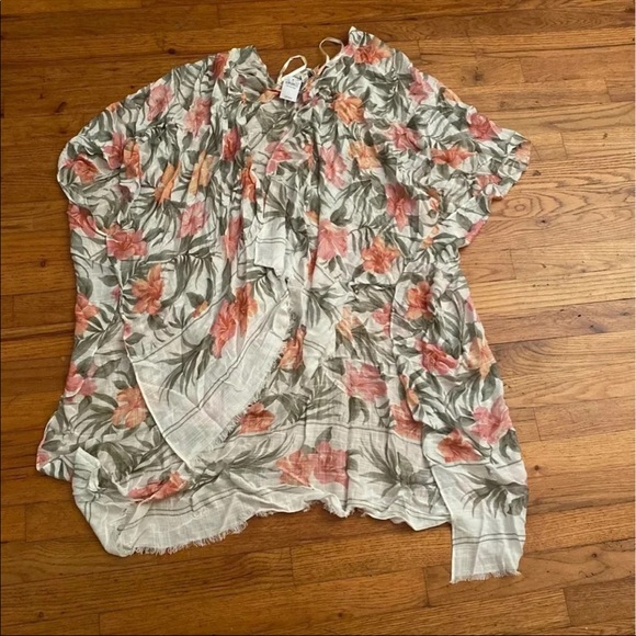 American Eagle Floral Kimono - Picture 2 of 3